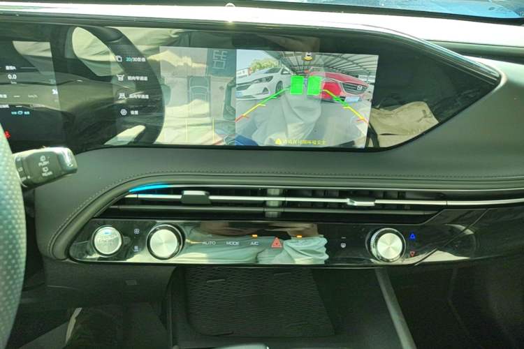 Used Dongfeng Aeolus Huge 2022 Mach Dual-Motor 1.5T MHD Dare-to-Dream Edition Audio And AC Panel