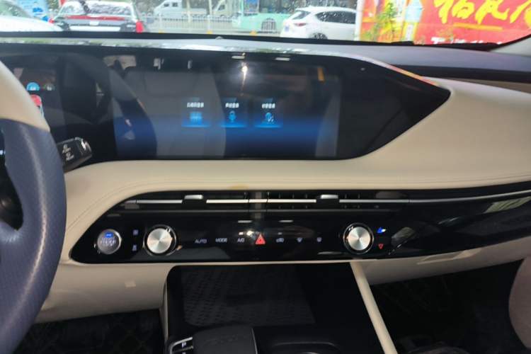 Used Dongfeng Aeolus Huge 2022 Mach Dual-Motor 1.5T MHD Dare-to-Dream Edition Audio And AC Panel