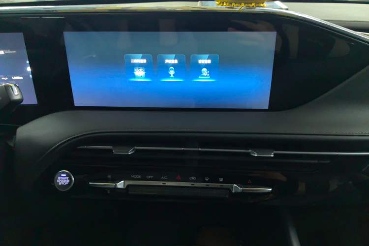 Used Dongfeng Aeolus Huge 2022 Mach Power 1.5T DareDrive Edition · Smart Audio And AC Panel