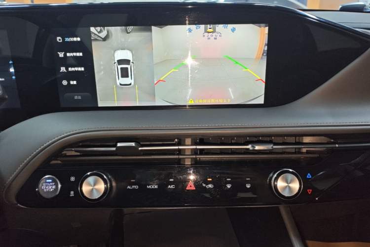 Used Dongfeng Aeolus Huge 2022 Mach Power 1.5T Dare-Enjoy Edition · Smart Audio And AC Panel