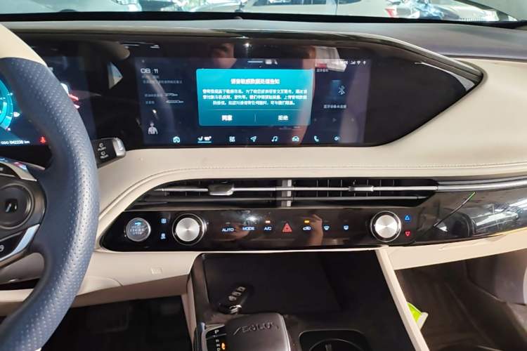 Used Dongfeng Aeolus Huge 2022 Mach Dual-Motor 1.5T MHD Dare-to-Dream Edition Audio And AC Panel