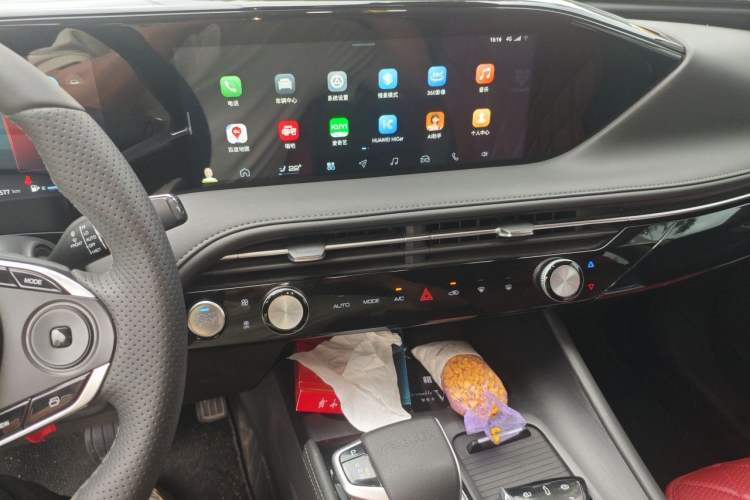 Used Dongfeng Aeolus Huge 2022 Mach Power 1.5T Dare-Enjoy Edition · Smart Audio And AC Panel