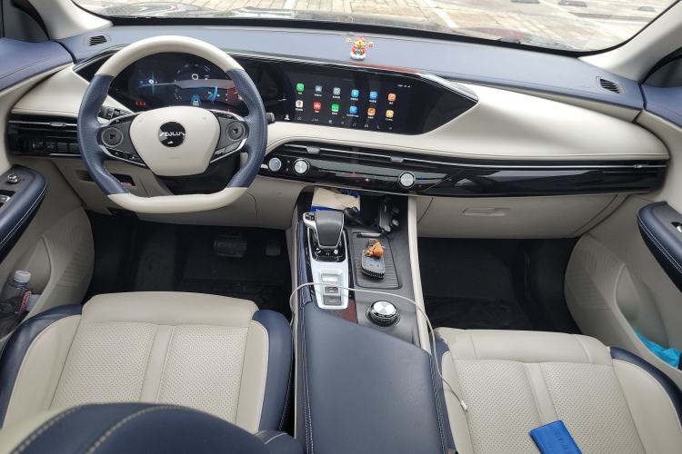 Used Dongfeng Aeolus Huge 2022 Mach Dual-Motor 1.5T MHD Dare-to-Dream Edition Center Console