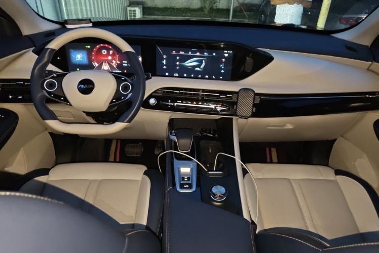 Used Dongfeng Aeolus Huge 2022 Mach Power 1.5T DareDrive Edition · Smart Center Console