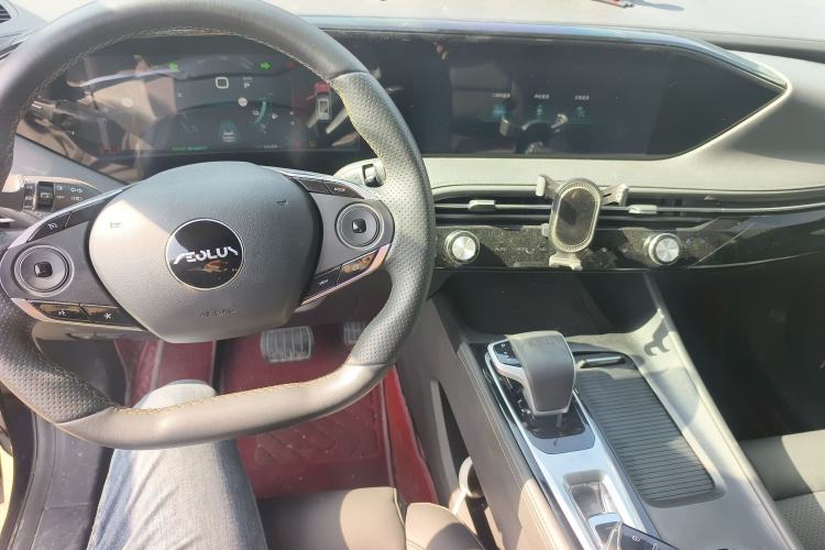 Used Dongfeng Aeolus Huge 2022 Mach Dual-Motor 1.5T MHD Dare-to-Dream Edition Center Console