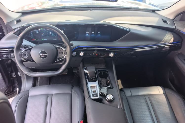 Used Dongfeng Aeolus Huge 2022 Mach Dual-Motor 1.5T MHD Dare-to-Dream Edition Center Console