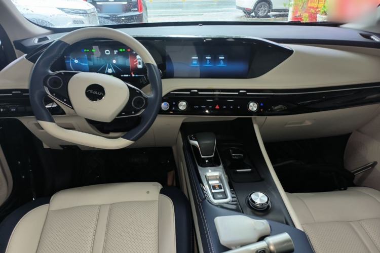 Used Dongfeng Aeolus Huge 2022 Mach Dual-Motor 1.5T MHD Dare-to-Dream Edition Center Console
