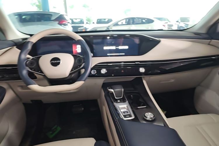 Used Dongfeng Aeolus Huge 2022 Mach Dual-Motor 1.5T MHD Dare-to-Dream Edition Center Console