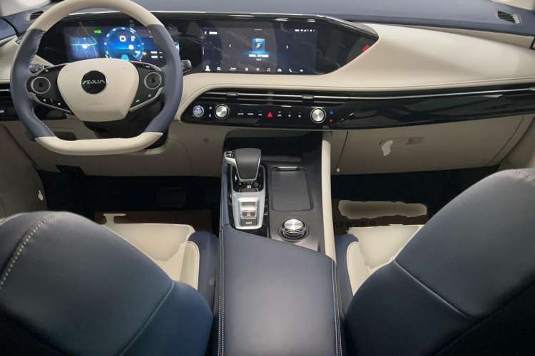 Used Dongfeng Aeolus Huge 2022 Mach Dual-Motor 1.5T MHD Dare-to-Dream Edition Center Console