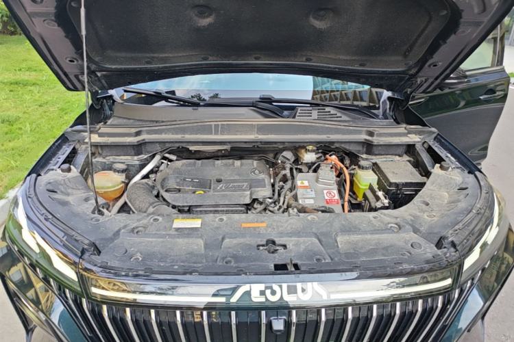 Used Dongfeng Aeolus Huge 2022 Mach Dual-Motor 1.5T MHD Dare-to-Dream Edition Engine Bay