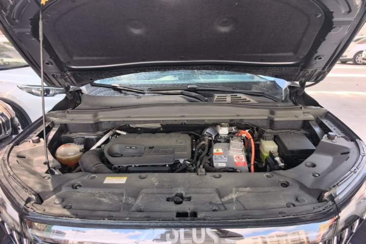 Used Dongfeng Aeolus Huge 2022 Mach Dual-Motor 1.5T MHD Dare-to-Dream Edition Engine Bay
