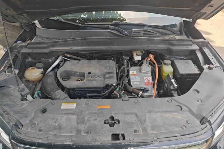 Used Dongfeng Aeolus Huge 2022 Mach Dual-Motor 1.5T MHD Dare-to-Dream Edition Engine Bay