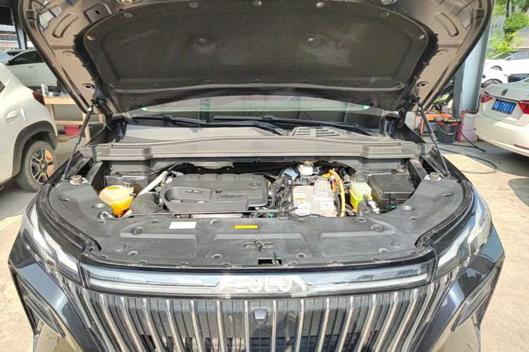 Used Dongfeng Aeolus Huge 2022 Mach Dual-Motor 1.5T MHD Dare-to-Dream Edition Engine Bay