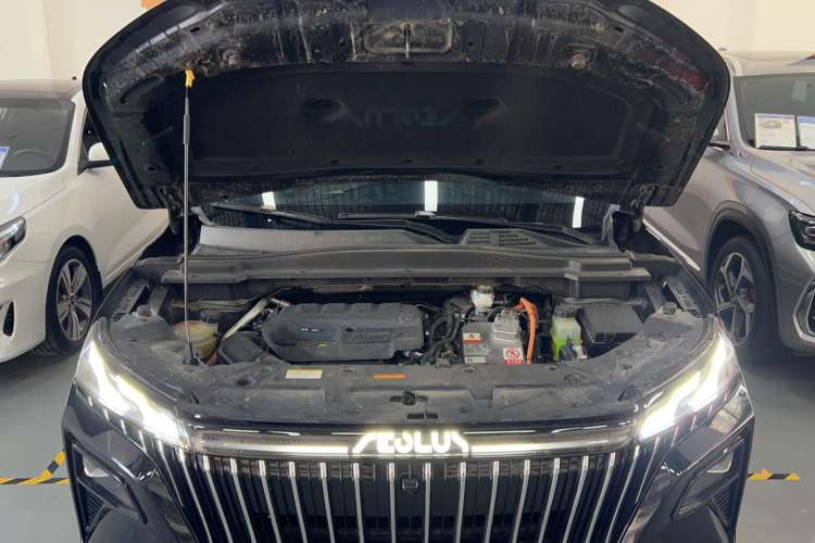 Used Dongfeng Aeolus Huge 2022 Mach Dual-Motor 1.5T MHD Dare-to-Dream Edition Engine Bay