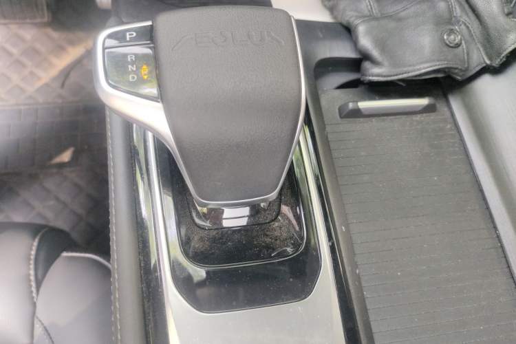 Used Dongfeng Aeolus Huge 2022 Mach Power 1.5T Dare-to-Love Edition Gear Lever
