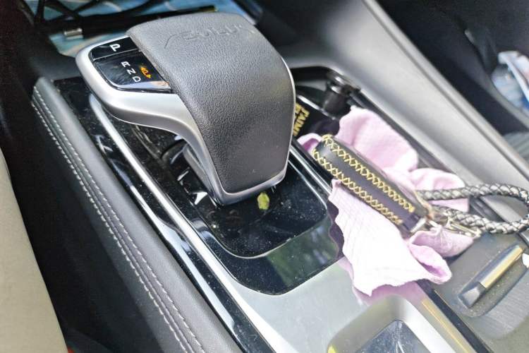 Used Dongfeng Aeolus Huge 2022 Mach Power 1.5T DareDrive Edition · Smart Gear Lever