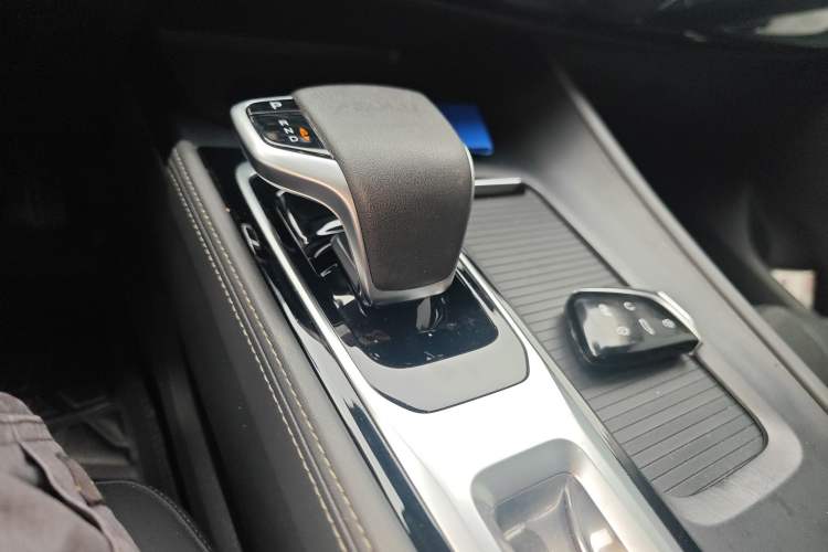 Used Dongfeng Aeolus Huge 2022 Mach Power 1.5T DareDrive Edition · Smart Gear Lever