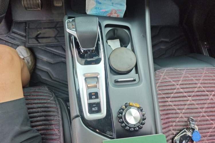 Used Dongfeng Aeolus Huge 2022 Mach Dual-Motor 1.5T MHD Dare-to-Dream Edition Gear Lever