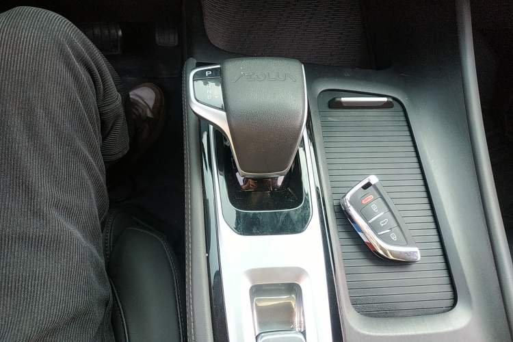 Used Dongfeng Aeolus Huge 2022 Mach Power 1.5T DareDrive Edition · Smart Gear Lever