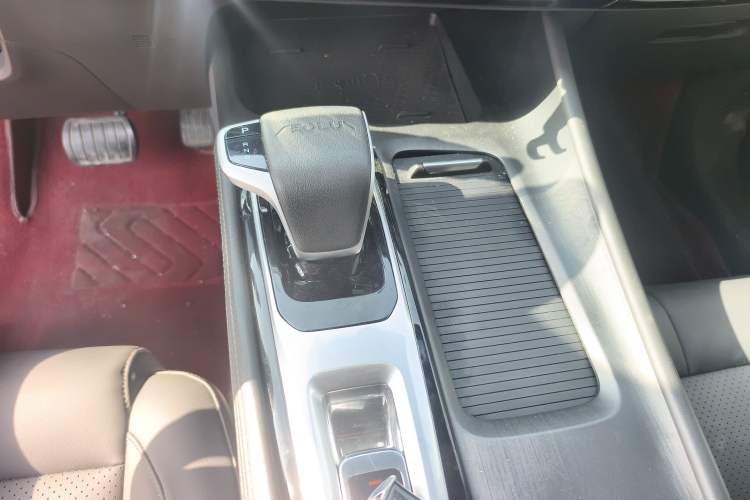 Used Dongfeng Aeolus Huge 2022 Mach Dual-Motor 1.5T MHD Dare-to-Dream Edition Gear Lever