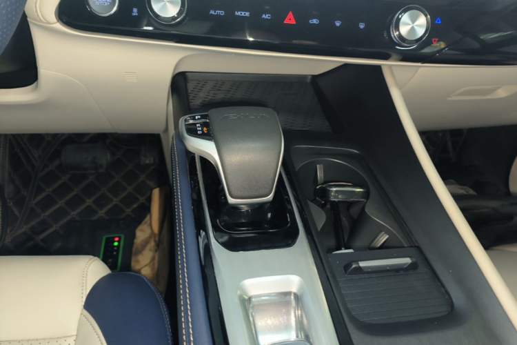 Used Dongfeng Aeolus Huge 2022 Mach Dual-Motor 1.5T MHD Dare-to-Dream Edition Gear Lever