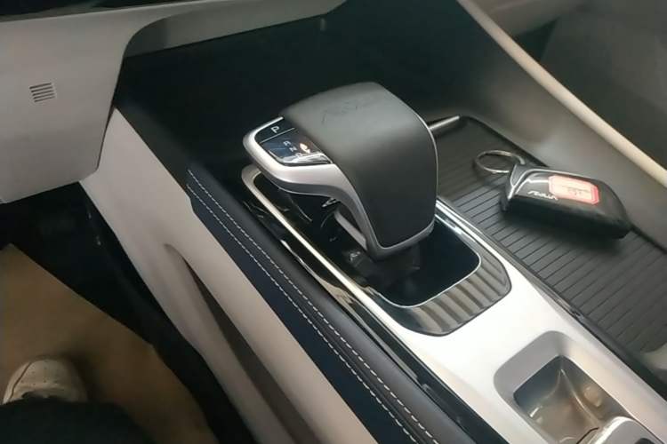 Used Dongfeng Aeolus Huge 2022 Mach Power 1.5T Dare-Enjoy Edition · Smart Gear Lever
