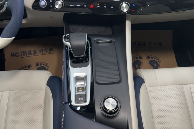 Used Dongfeng Aeolus Huge 2022 Mach Dual-Motor 1.5T MHD Dare-to-Dream Edition Gear Lever