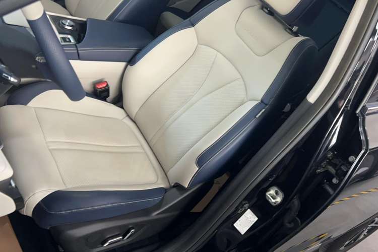 Used Dongfeng Aeolus Huge 2022 Mach Dual-Motor 1.5T MHD Dare-to-Dream Edition Left Front Seat
