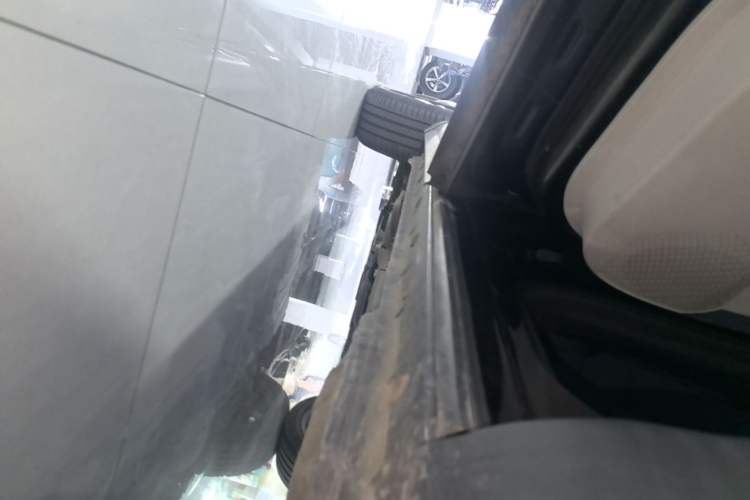 Used Dongfeng Aeolus Huge 2022 Mach Dual-Motor 1.5T MHD Dare-to-Dream Edition Left Side Sill