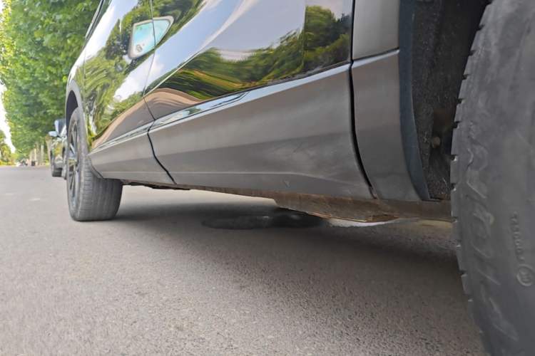 Used Dongfeng Aeolus Huge 2022 Mach Dual-Motor 1.5T MHD Dare-to-Dream Edition Left Side Sill