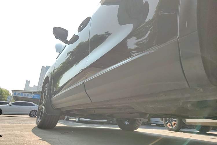 Used Dongfeng Aeolus Huge 2022 Mach Dual-Motor 1.5T MHD Dare-to-Dream Edition Left Side Sill