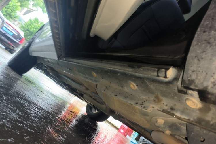 Used Dongfeng Aeolus Huge 2022 Mach Dual-Motor 1.5T MHD Dare-to-Dream Edition Left Side Sill
