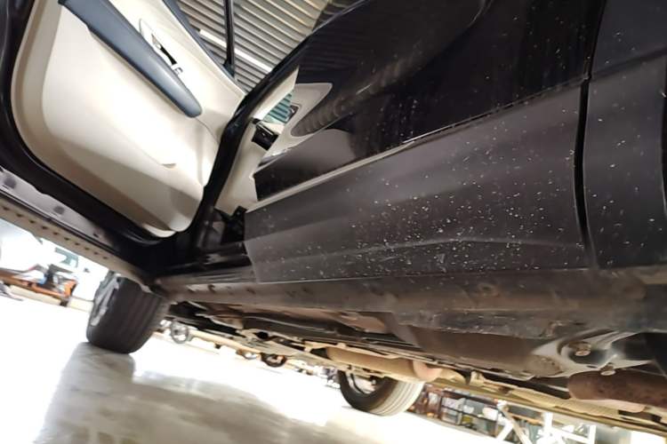 Used Dongfeng Aeolus Huge 2022 Mach Dual-Motor 1.5T MHD Dare-to-Dream Edition Left Side Sill