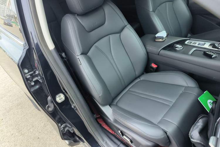 Used Dongfeng Aeolus Huge 2022 Mach Dual-Motor 1.5T MHD Dare-to-Dream Edition Right Front Seat