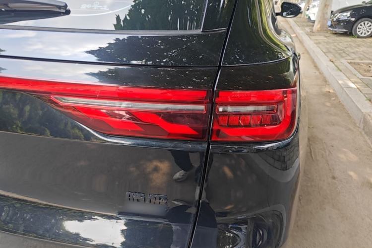 Used Dongfeng Aeolus Huge 2022 Mach Dual-Motor 1.5T MHD Dare-to-Dream Edition Right Rear Taillight