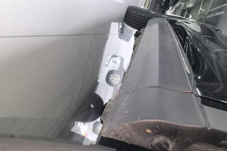 Used Dongfeng Aeolus Huge 2022 Mach Dual-Motor 1.5T MHD Dare-to-Dream Edition Right Side Sill