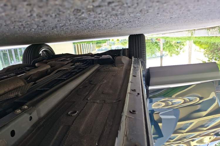Used Dongfeng Aeolus Huge 2022 Mach Dual-Motor 1.5T MHD Dare-to-Dream Edition Right Side Sill