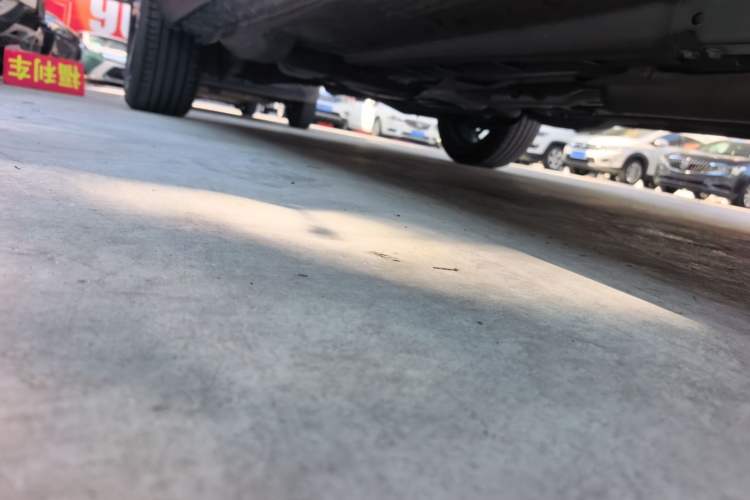 Used Dongfeng Aeolus Huge 2022 Mach Dual-Motor 1.5T MHD Dare-to-Dream Edition Right Side Sill