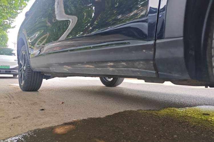 Used Dongfeng Aeolus Huge 2022 Mach Dual-Motor 1.5T MHD Dare-to-Dream Edition Right Side Sill
