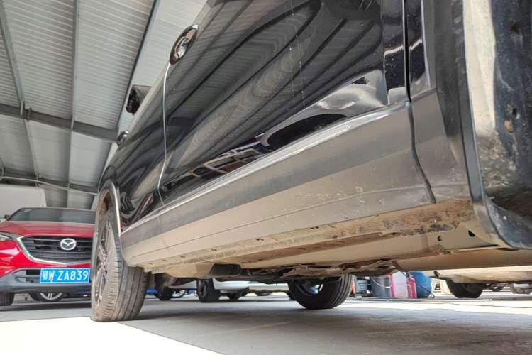 Used Dongfeng Aeolus Huge 2022 Mach Dual-Motor 1.5T MHD Dare-to-Dream Edition Right Side Sill