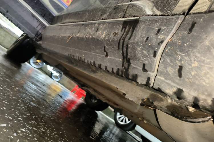 Used Dongfeng Aeolus Huge 2022 Mach Dual-Motor 1.5T MHD Dare-to-Dream Edition Right Side Sill
