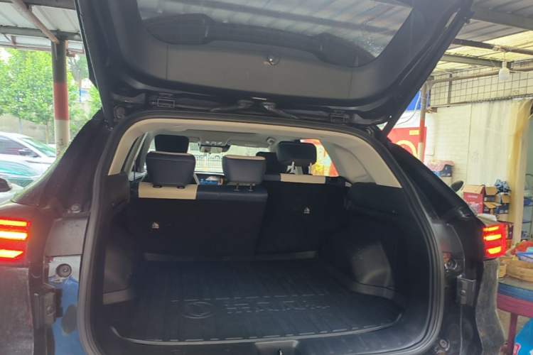 Used Dongfeng Aeolus Huge 2022 Mach Dual-Motor 1.5T MHD Dare-to-Dream Edition Trunk