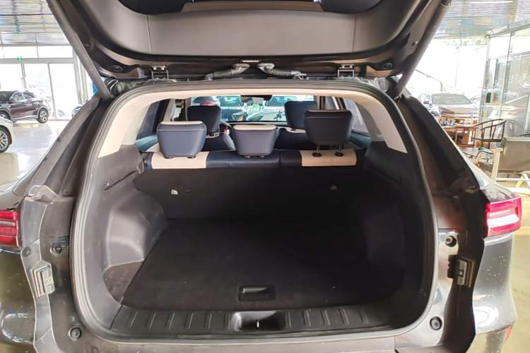 Used Dongfeng Aeolus Huge 2022 Mach Dual-Motor 1.5T MHD Dare-to-Dream Edition Trunk