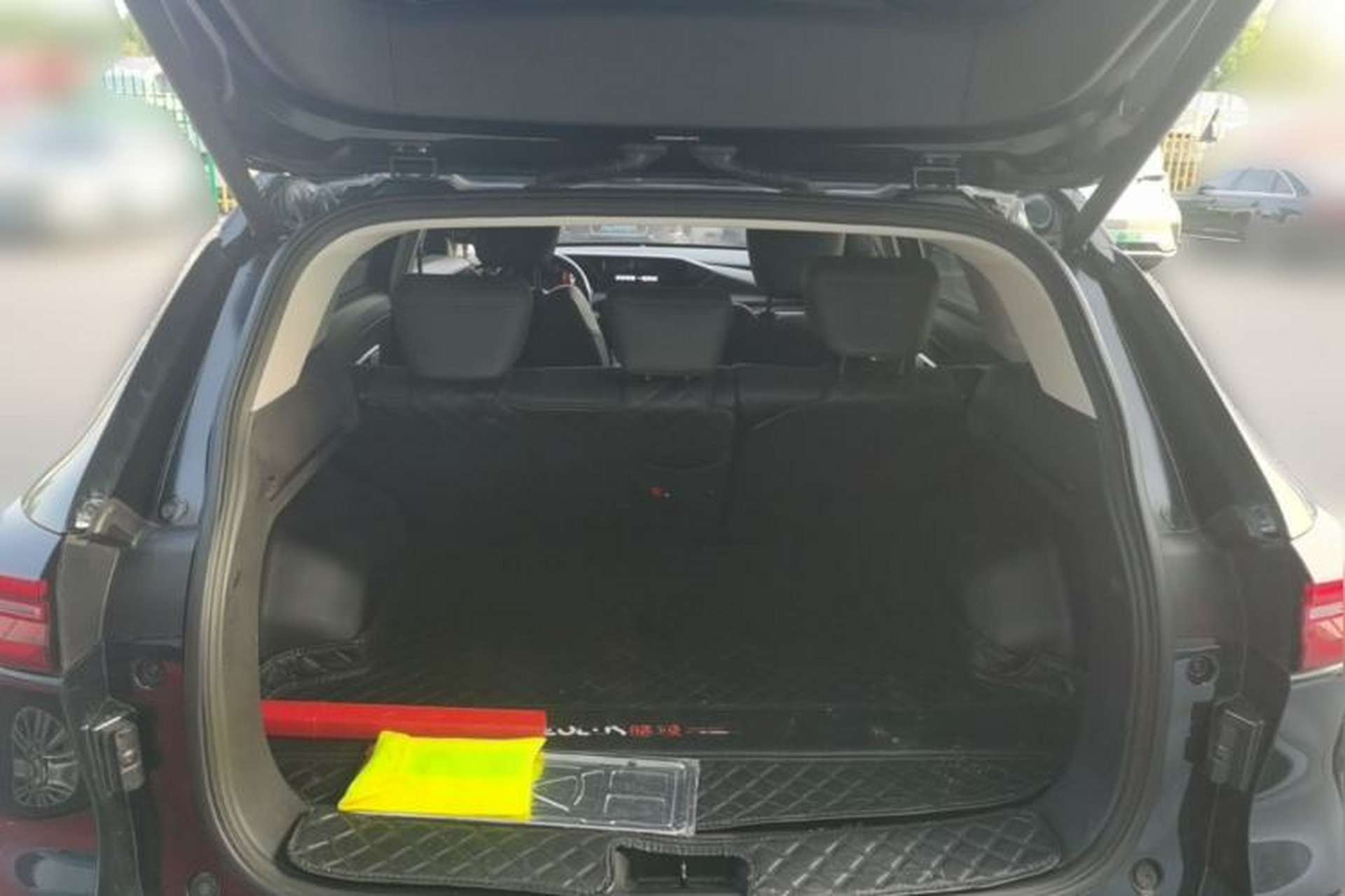 Used Dongfeng Aeolus Huge 2022 Mach Dual-Motor 1.5T MHD Dare-to-Dream Edition Trunk