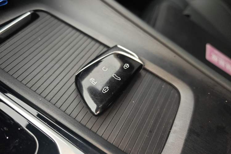Used Dongfeng Aeolus Huge 2022 Mach Power 1.5T DareDrive Edition · Smart Vehicle Key