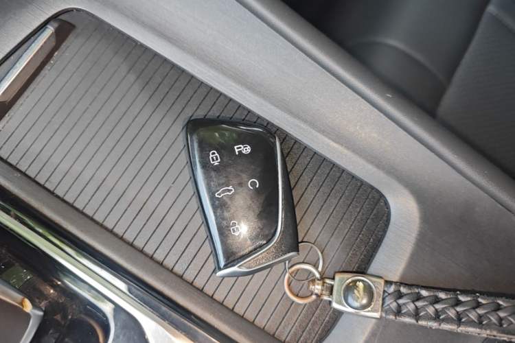 Used Dongfeng Aeolus Huge 2022 Mach Dual-Motor 1.5T MHD Dare-to-Dream Edition Vehicle Key