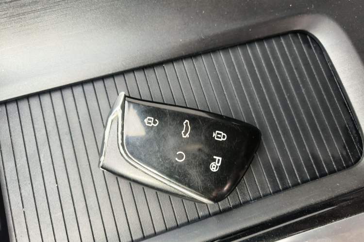 Used Dongfeng Aeolus Huge 2022 Mach Dual-Motor 1.5T MHD Dare-to-Dream Edition Vehicle Key