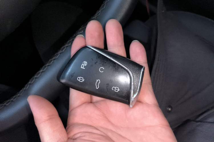 Used Dongfeng Aeolus Huge 2022 Mach Power 1.5T DareDrive Edition · Smart Vehicle Key