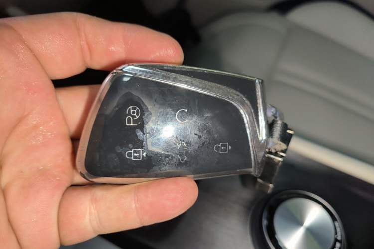Used Dongfeng Aeolus Huge 2022 Mach Dual-Motor 1.5T MHD Dare-to-Dream Edition Vehicle Key