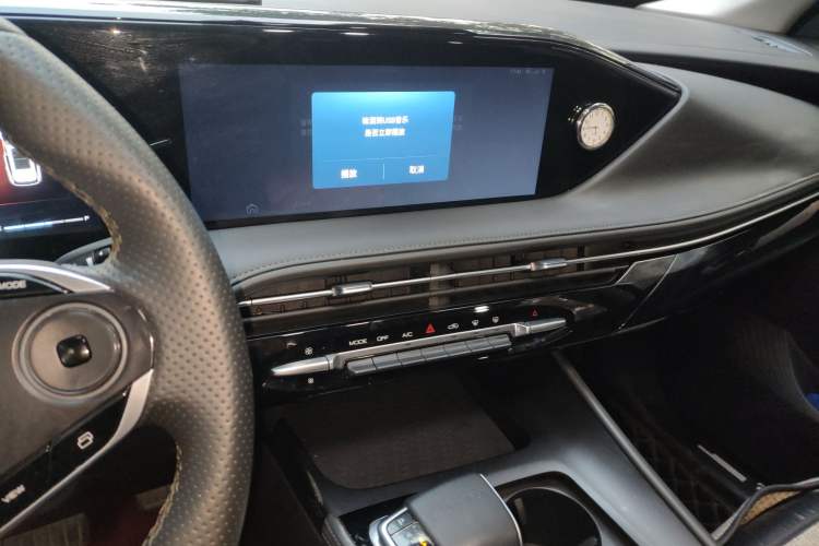 Used Dongfeng Aeolus Huge 2022 Mach Power 1.5T DareDrive Edition · Smart Audio And AC Panel